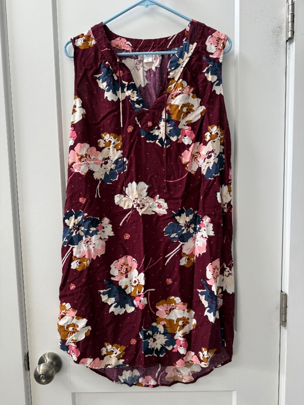 Old Navy Sleeveless Tie-Neck Shift Dress